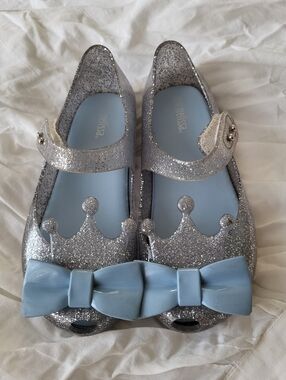 Mini Melissa Girls Silver Glitter Mary Jane Shoes with Crown And Blue Bow